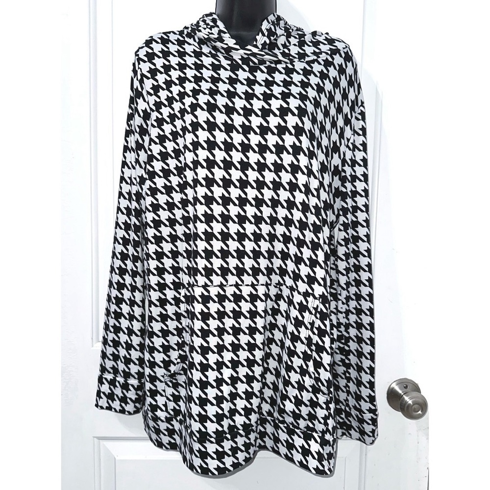 Cream n Sugar black & white Houndstooth hooded long sleeve top